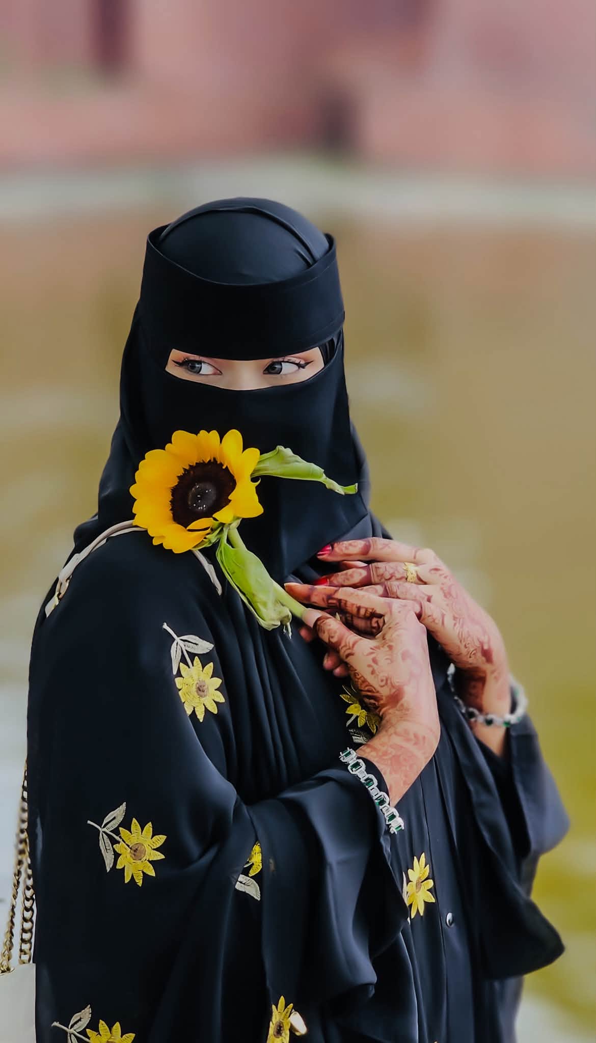 Shurjomukhi Koti Abaya