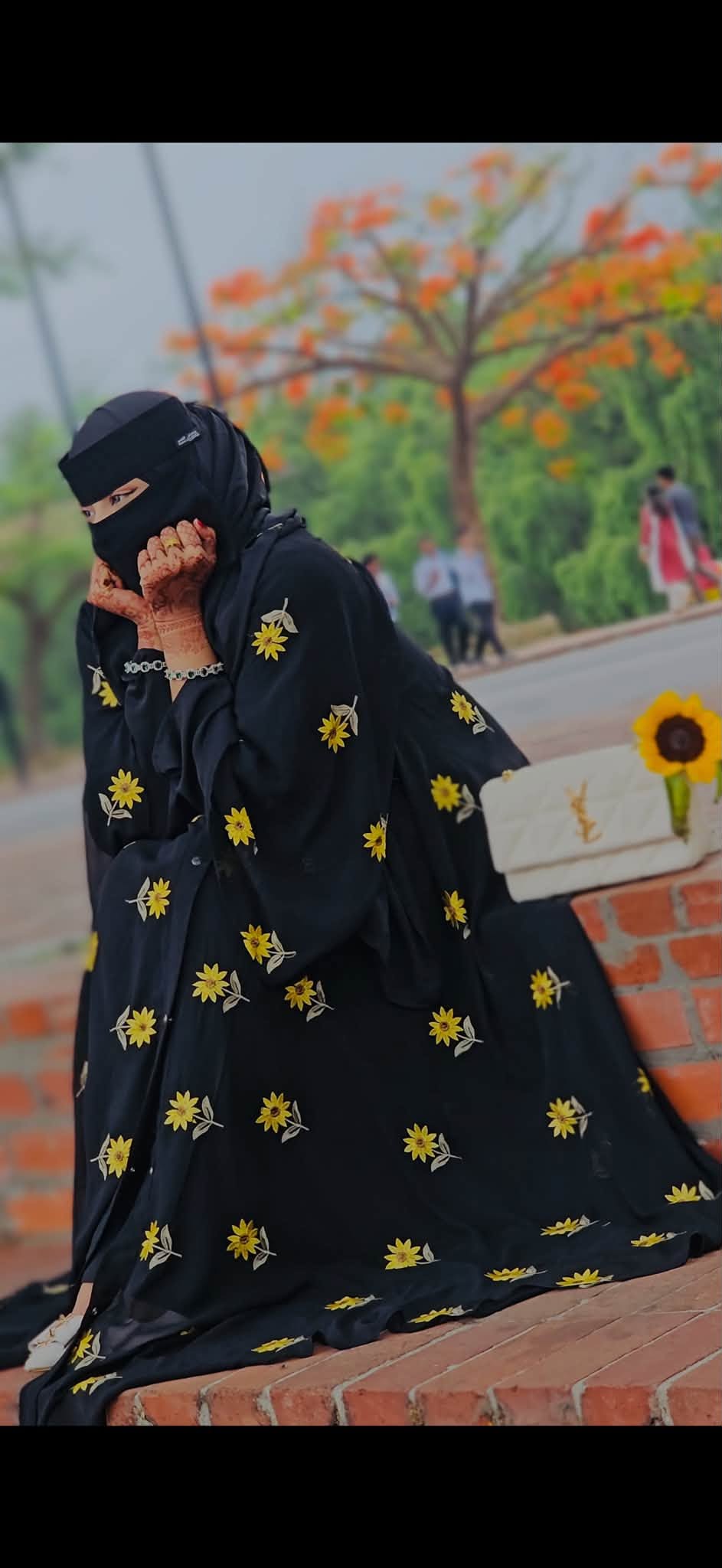 Shurjomukhi Koti Abaya