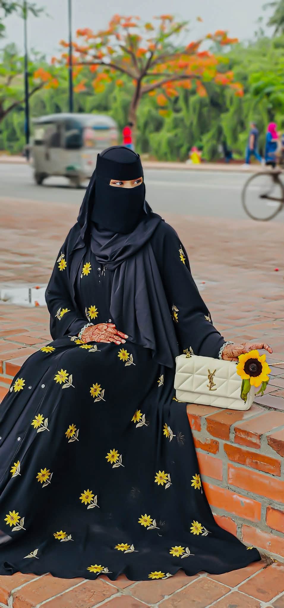 Shurjomukhi Koti Abaya