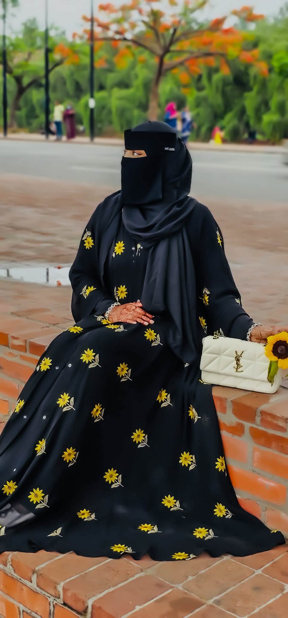 Shurjomukhi Koti Abaya