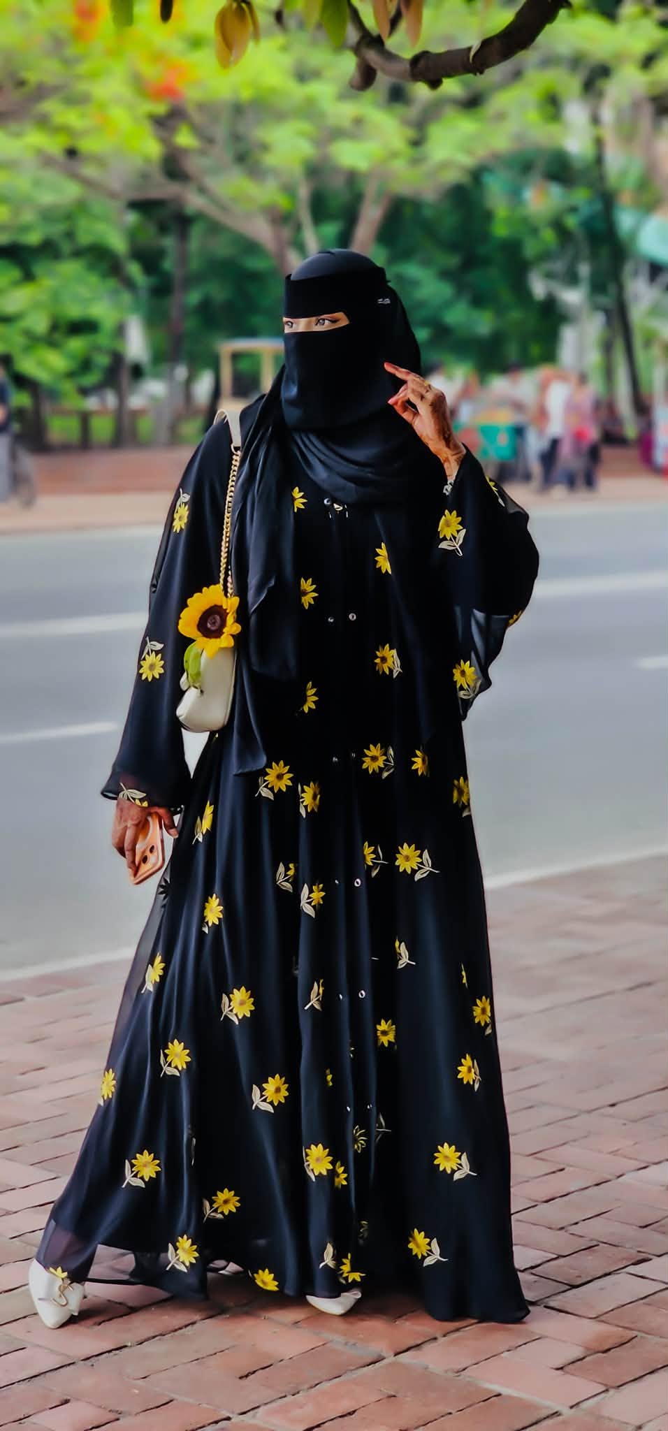 Shurjomukhi Koti Abaya